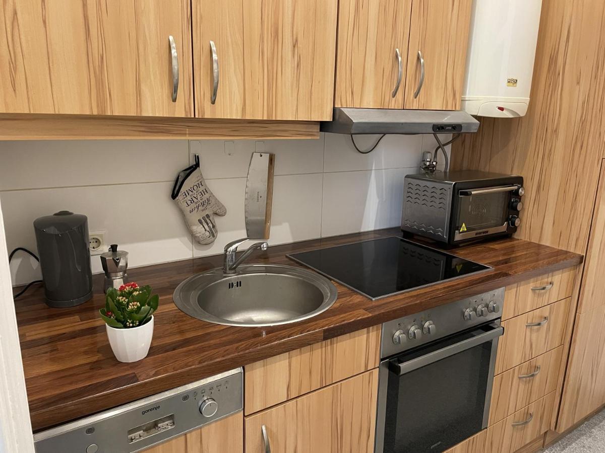 Central Sunny Flat With Free Parking Apartment Wina Bagian luar foto