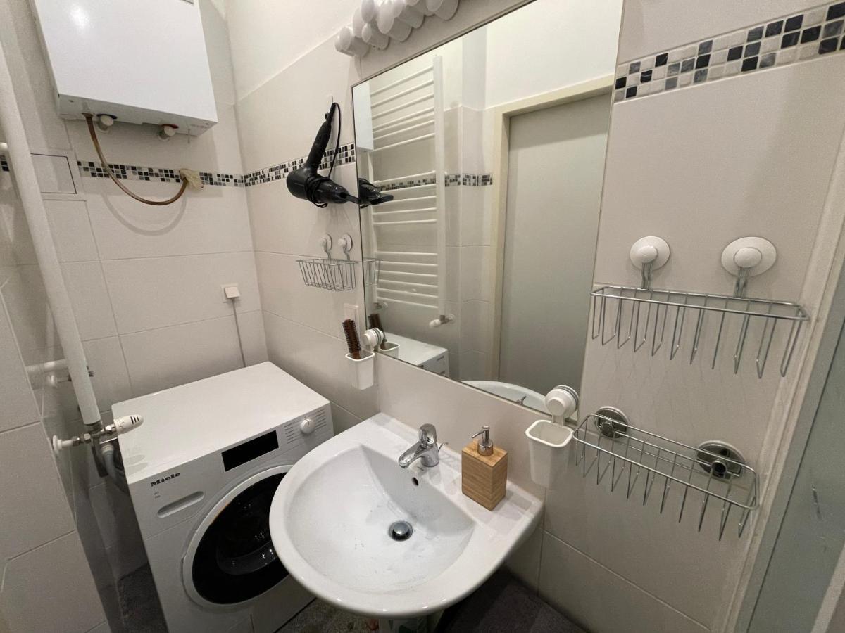 Central Sunny Flat With Free Parking Apartment Wina Bagian luar foto