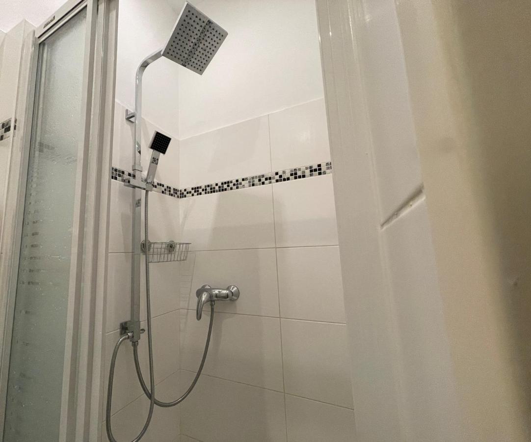 Central Sunny Flat With Free Parking Apartment Wina Bagian luar foto
